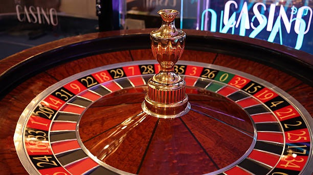 Diamond Empire symbol combinations and payout table